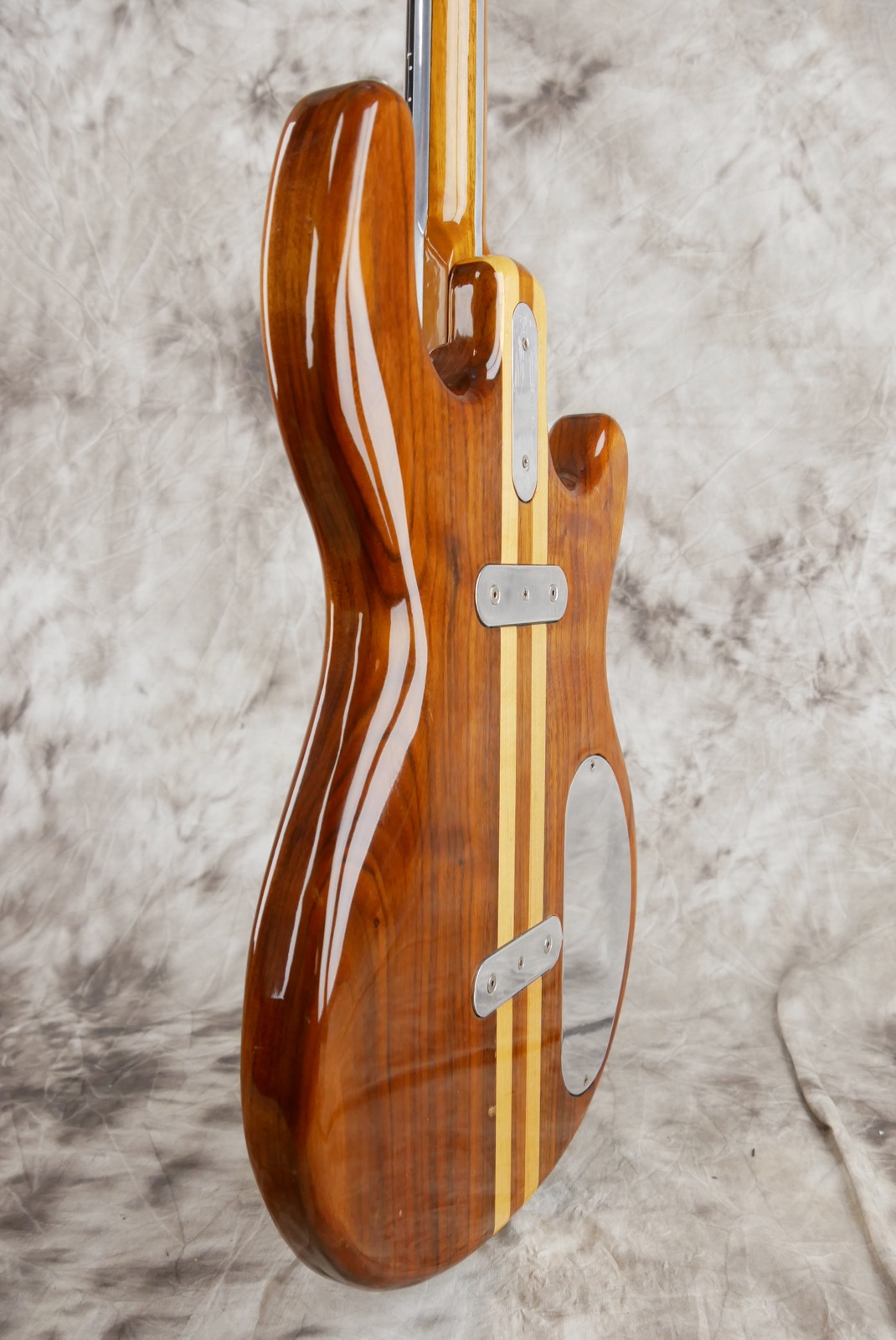 Kramer_Bass_450_B_walnut_left_hand - 11.jpg